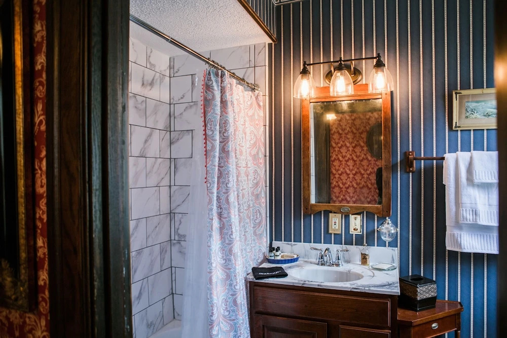 Brownsville Road House Bed & Breakfast