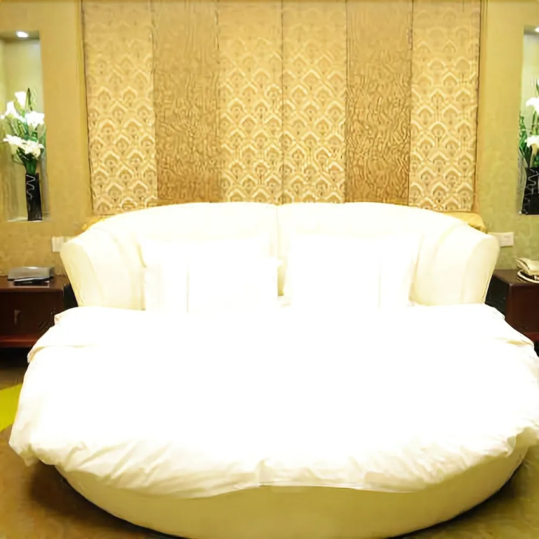 Meet The Fashion Hotel