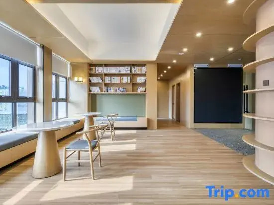 SFEEL DESIGN Hotel (Chengdu East Station Shuangdian Road Subway Station)