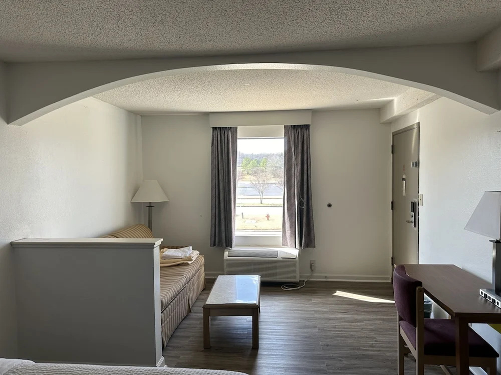 Quality Inn & Suites Decatur Priceville I-65