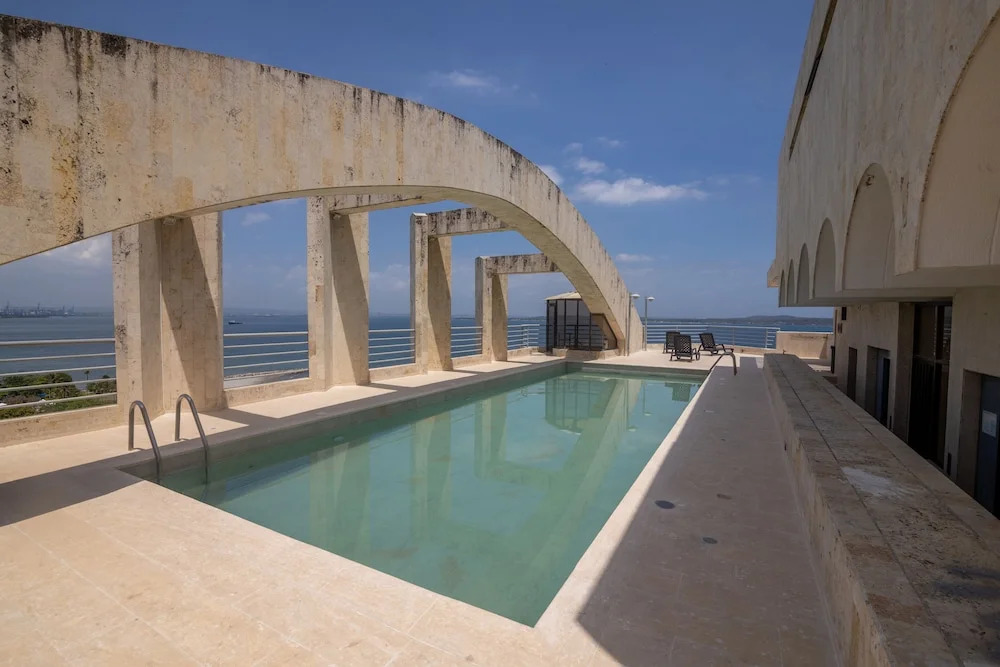 Penthouse con Piscina Privada El Laguito