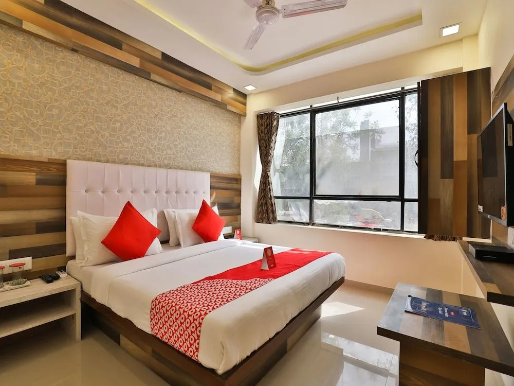 OYO 12654 Hotel Sunshine