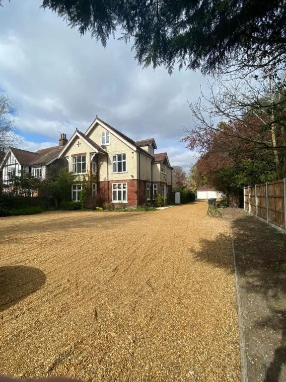 Pristine 2 bedroom apartment with off street parking