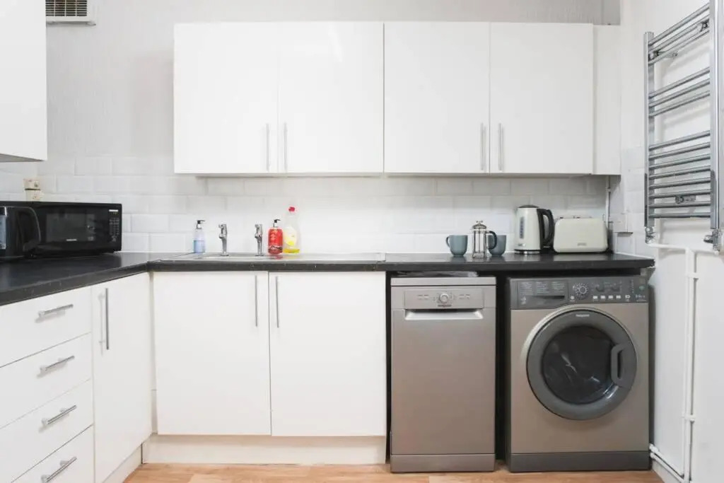 Brynglas Newport flat sleeps 8 - Mycityhaven