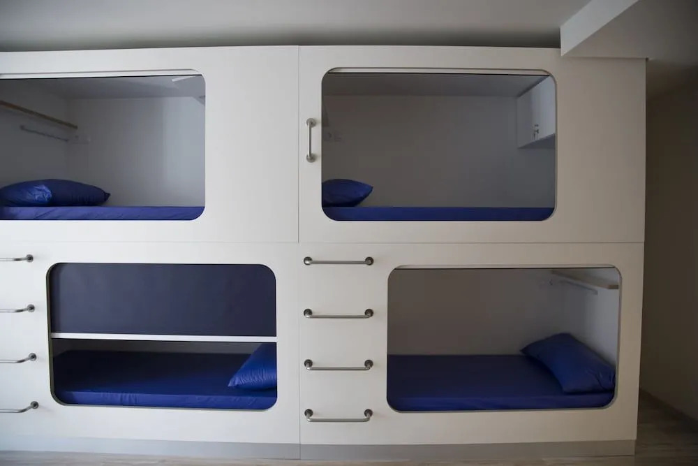 Hostel Cross