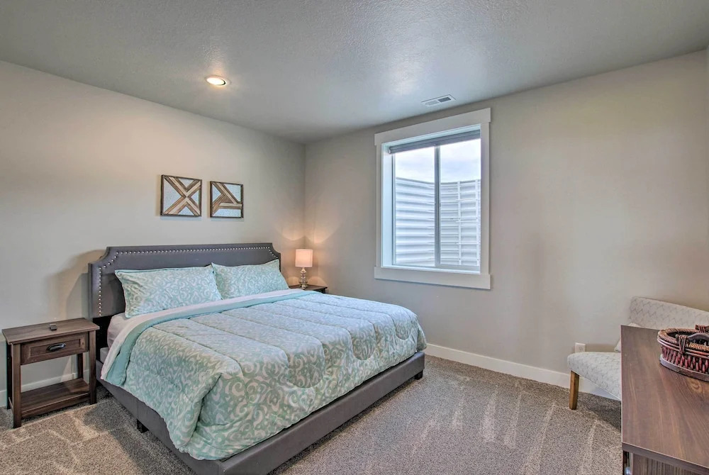 Lake-view Escape w/ Private Beach Resort Access!