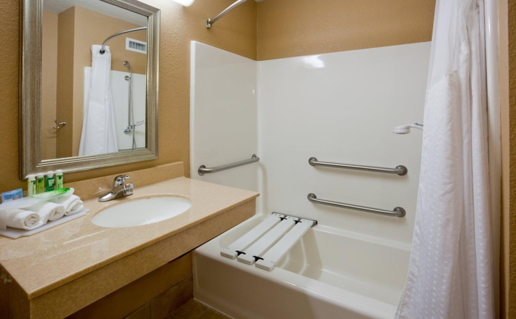 Holiday Inn Express & Suites - Worthington by IHG