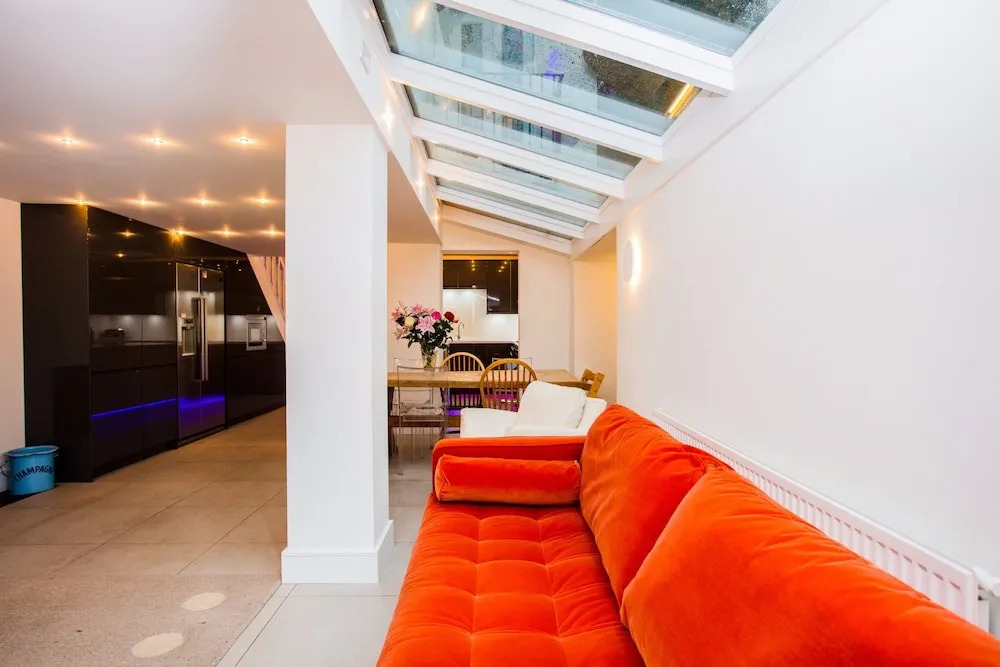 5 Bedroom Home in West London