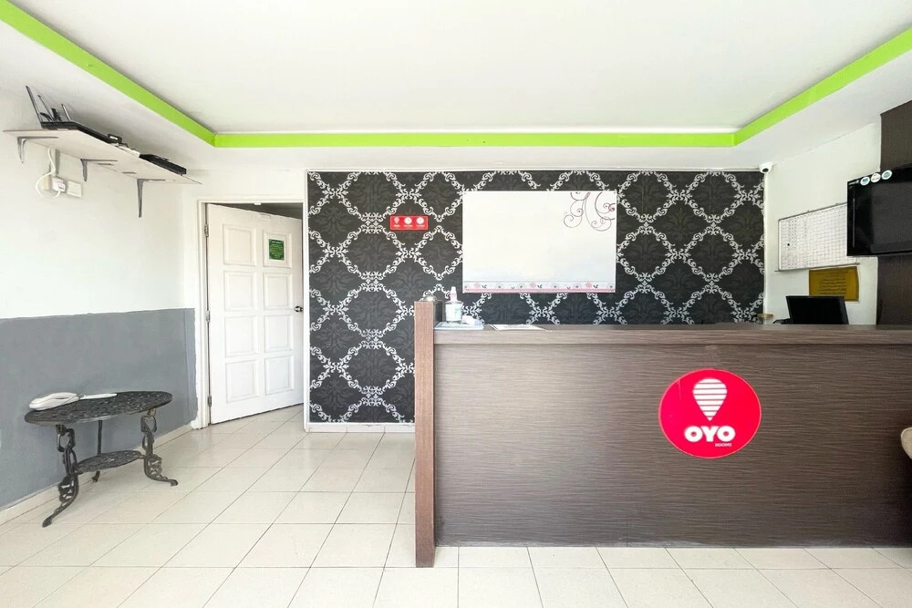 OYO 90324 Muar Station Hotel