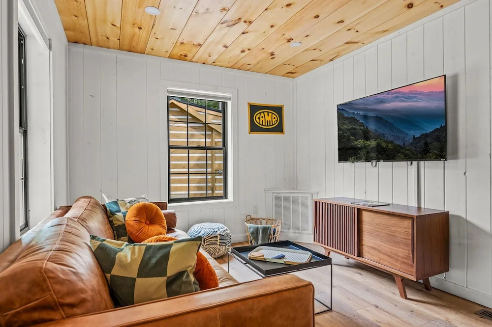2bdrm Cabin 3 Gburg Pet-friendly Firepit Games