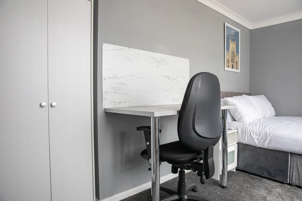 Impeccable 2-bed Home Close to City Centre!!