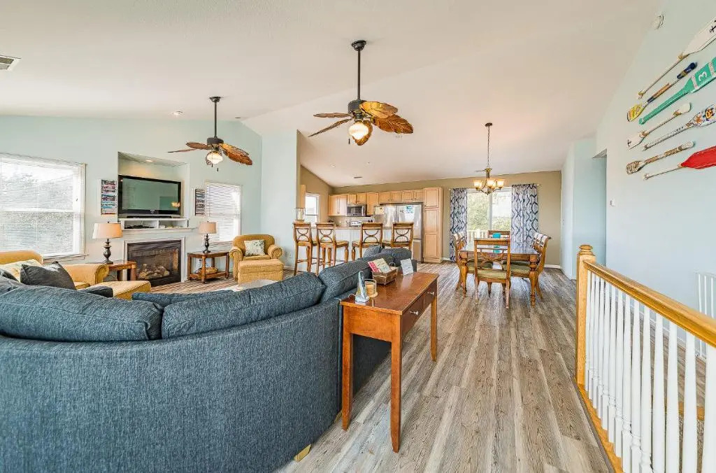 King BEEch - Southern Shores, 300 Yds to Beach, Ocean View, Pool, Hot Hub, Fenced Yard