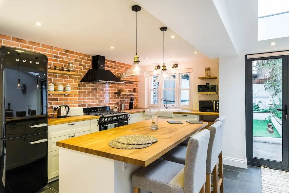Stunning Spacious 4BD House With Garden - Sleeps 8