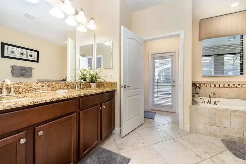 1426 Wexford WAY Davenport, 8bed