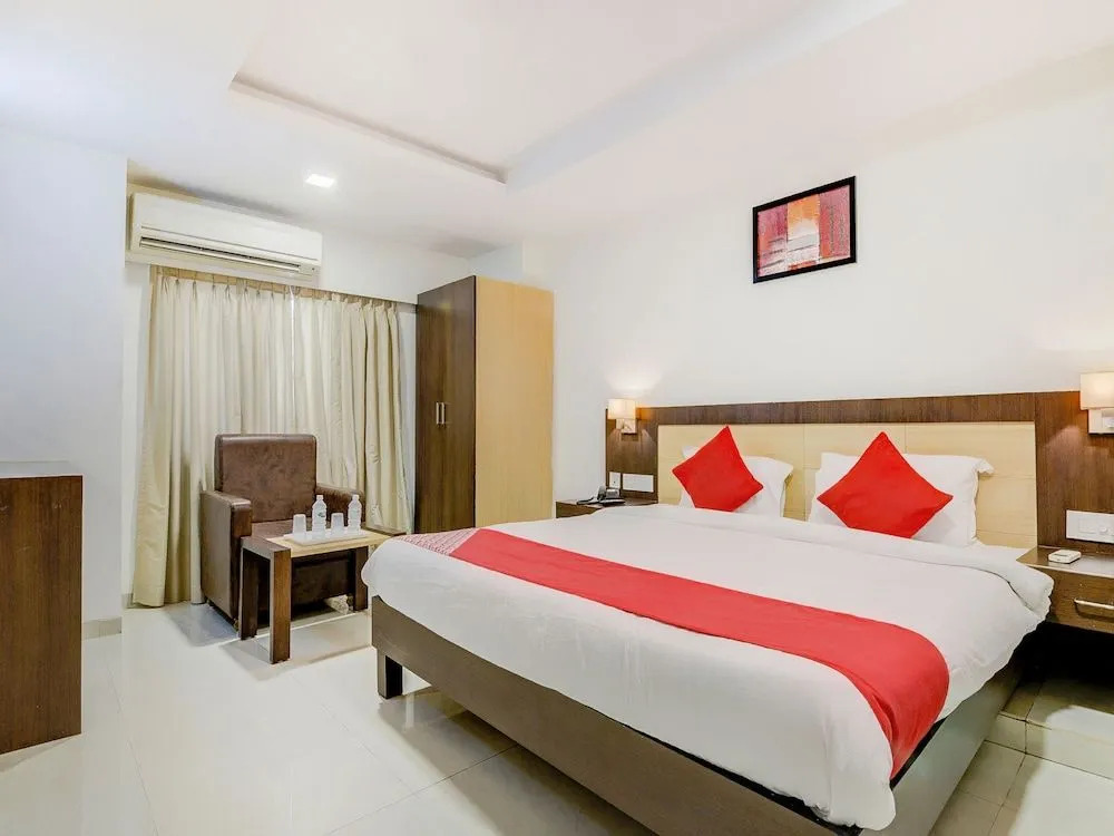 OYO 6383 Hotel Leela Grand Inn