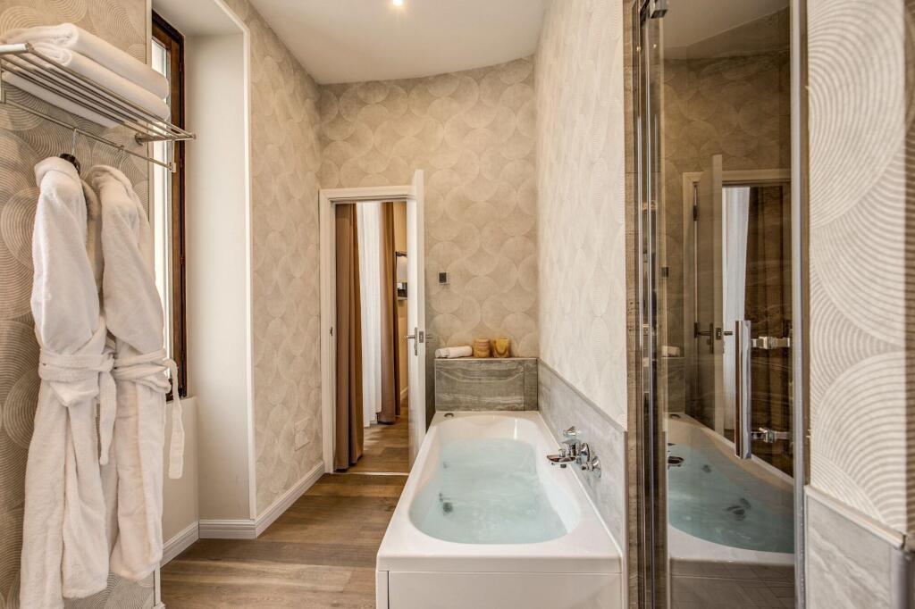 Hotel 87 eighty-seven - Maison dArt Collection