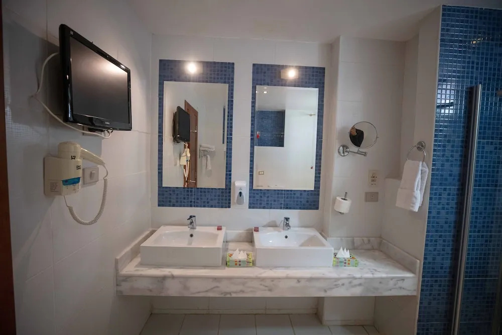 Mousa Coast Hotel & Spa