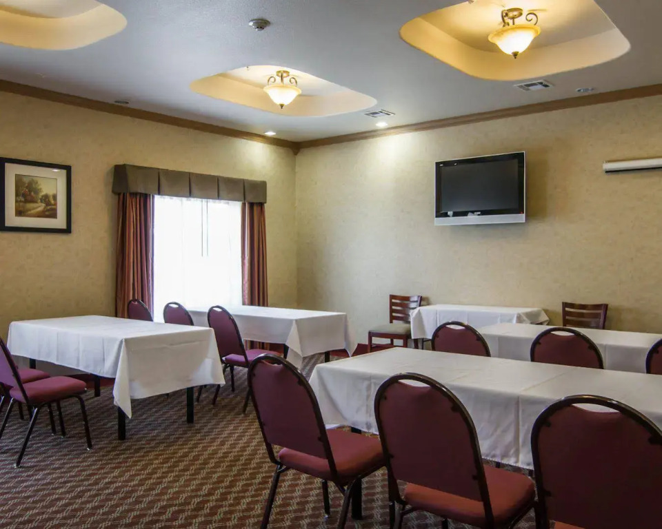 Clarion Inn & Suites Weatherford South