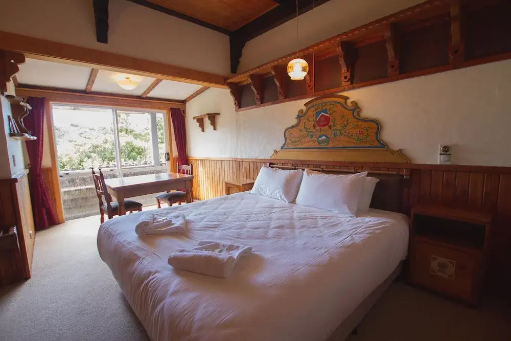 Dawson Falls Mountain Lodge