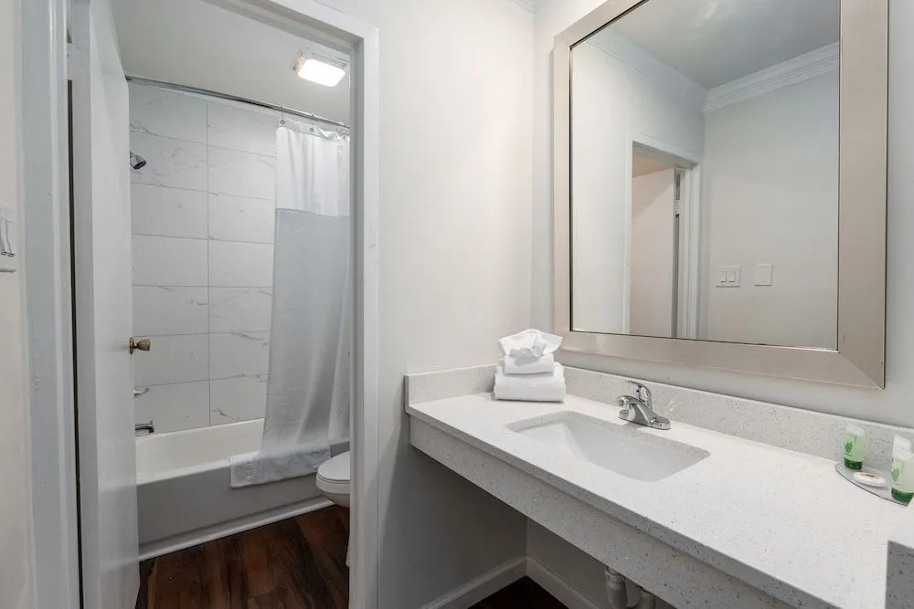Crewe Boutique Inn