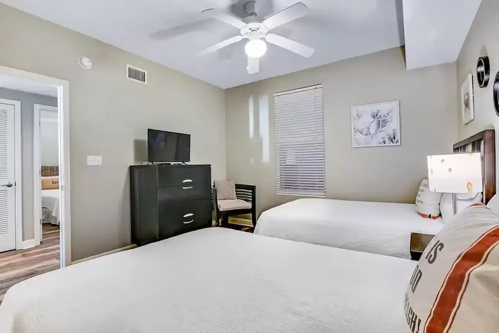 Grandview East 1002