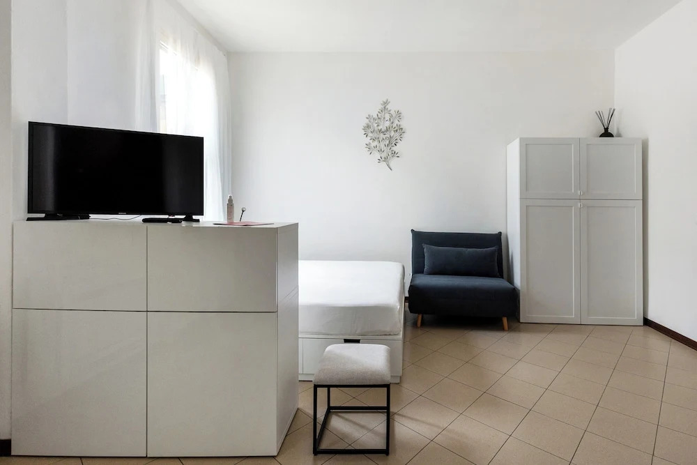 White Leaves Studio by Wonderful Italy