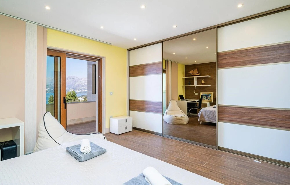 Awesome Home In Cavtat With Wifi