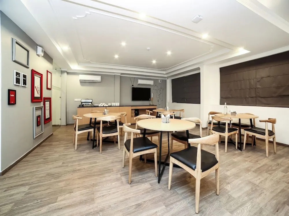 OYO Townhouse 062 Cyber City