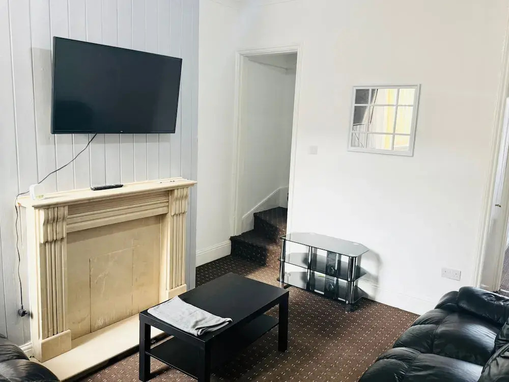 Stoke-on-trent - House - Sleeps 7 - City Centre