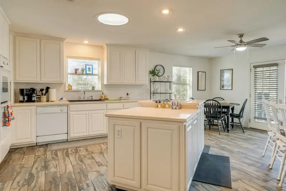 'pecan Creek Haus' Lake LBJ Retreat w/ Boat Dock!