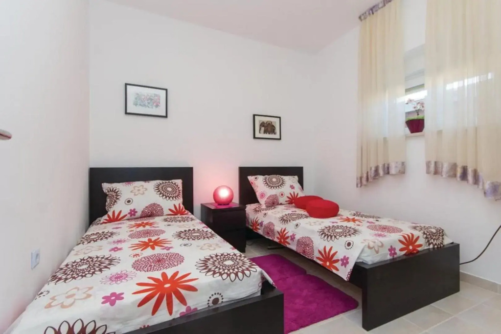Two Bedroom Apartment Valdebecco for 5 persons