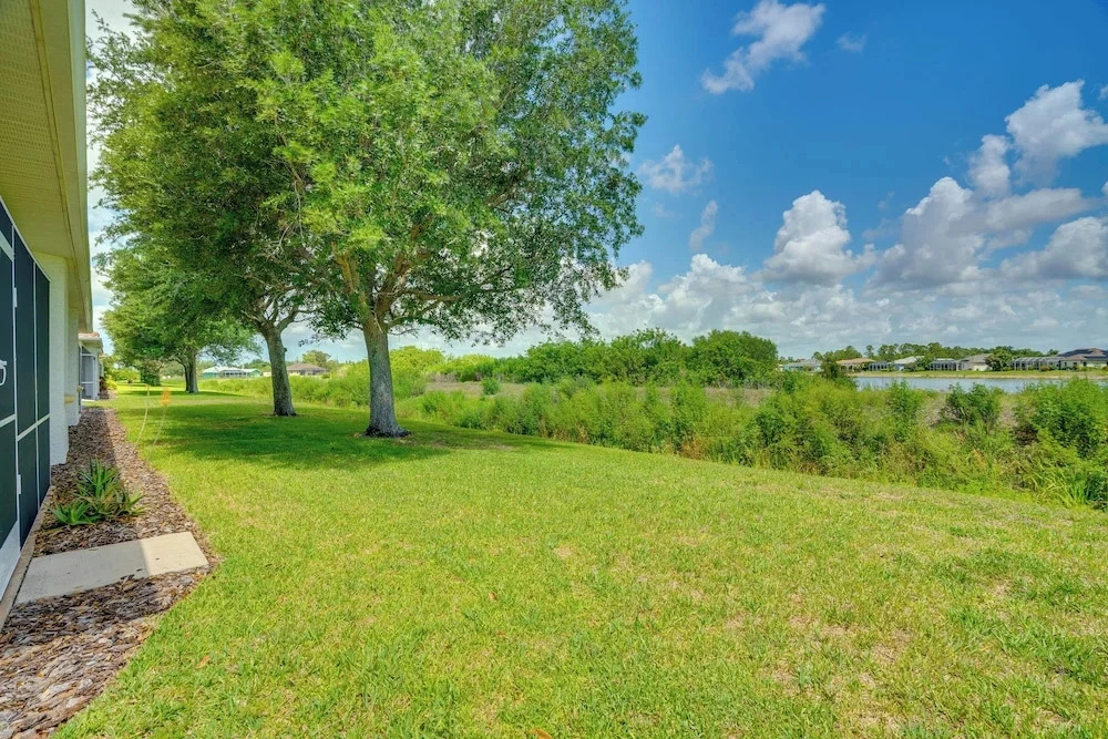 Pool Access & Lake-view Lanai! Port Charlotte Gem