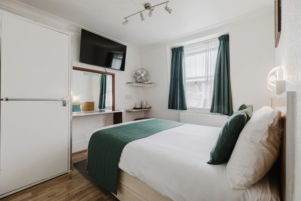 Falcon Hotel