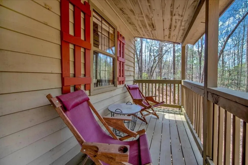 Bear Hug Lodge - Charming Cabin In Coosawattee River Resort - Pet Friendly