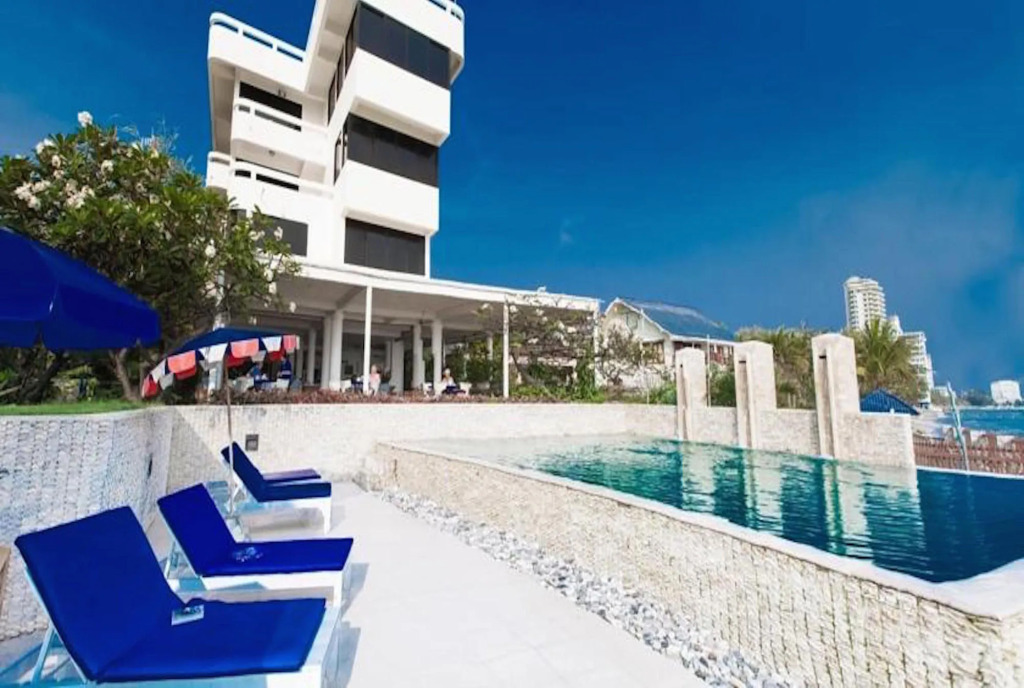 Nern Chalet Beachfront Hotel