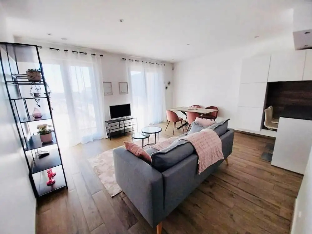 Luxury 2 bedrooms with Parking&Terrace
