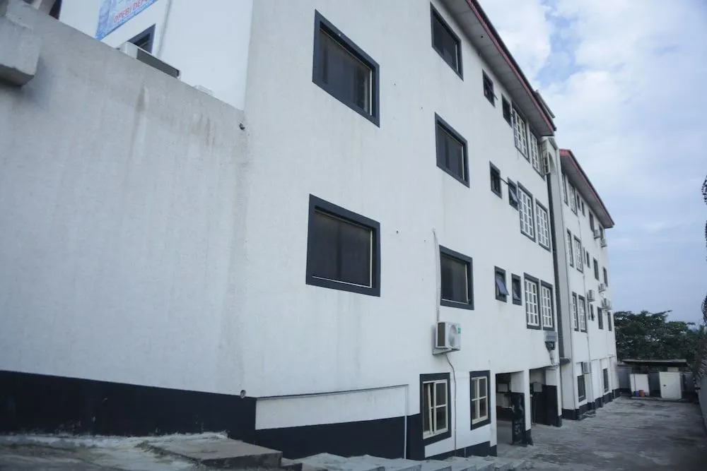 Goddis Apartments