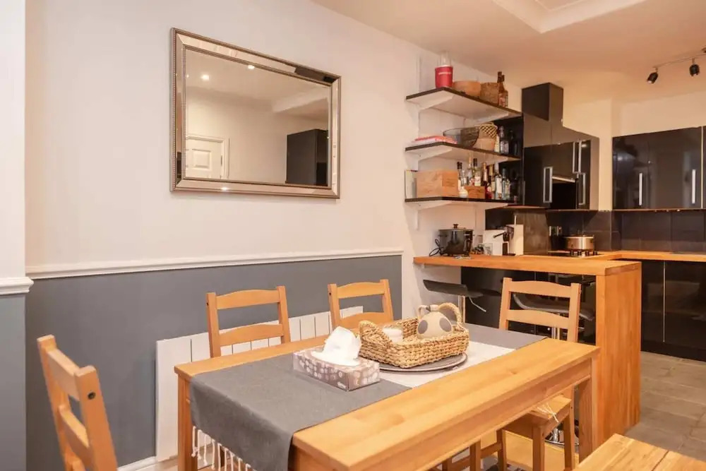 Modern 1 Bed, up to 4 Guests, Tower Bridge