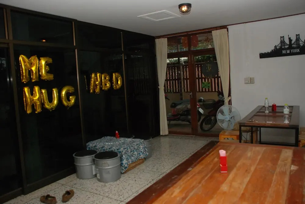 ME HUG Hostel&Restaurant