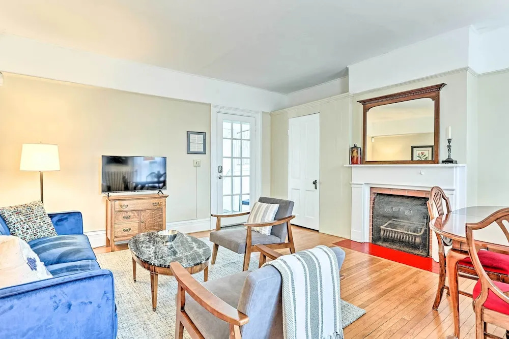 Pet-friendly Apt in 1850's Victorian Mansion!
