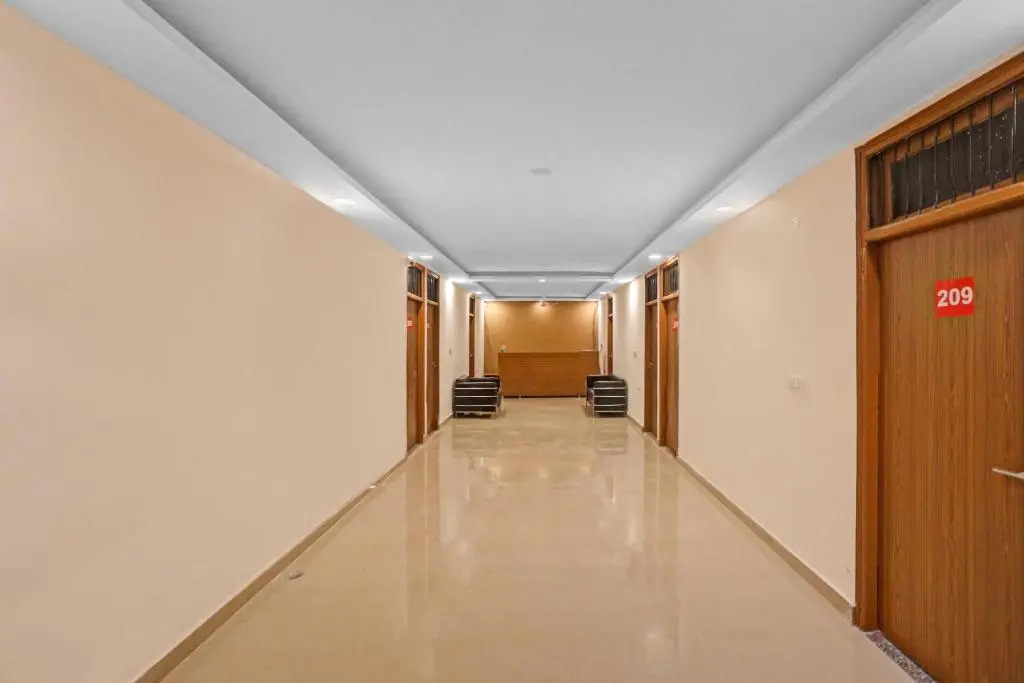 OYO 85984 Hotel Happy Spring