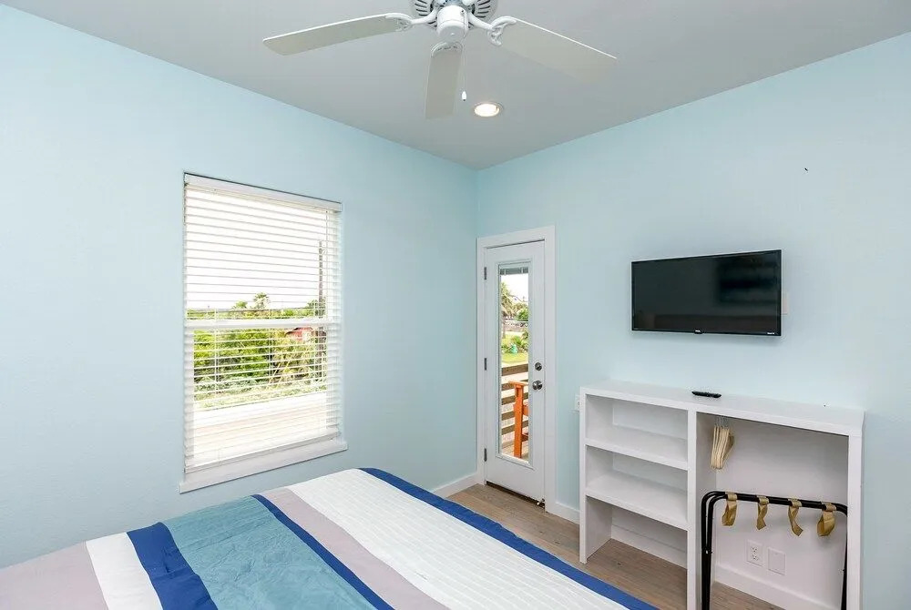 SeaEsta Brand New Bright and Beachy Port A Home by RedAwning