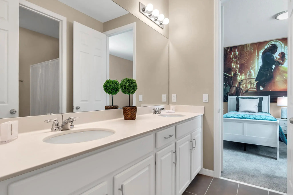 7 Bedrooms 65 Bathrooms Solara 1604 Hg