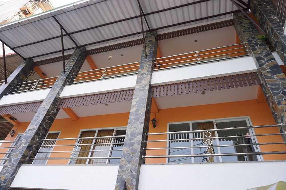 B and B Hotel