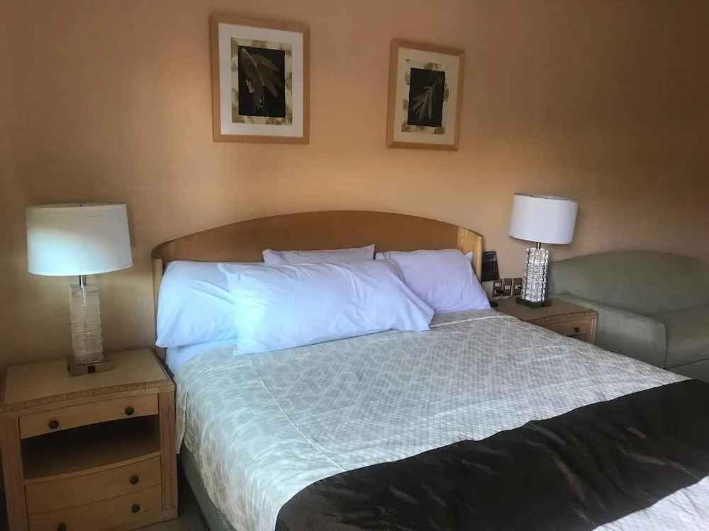 Navola Inn