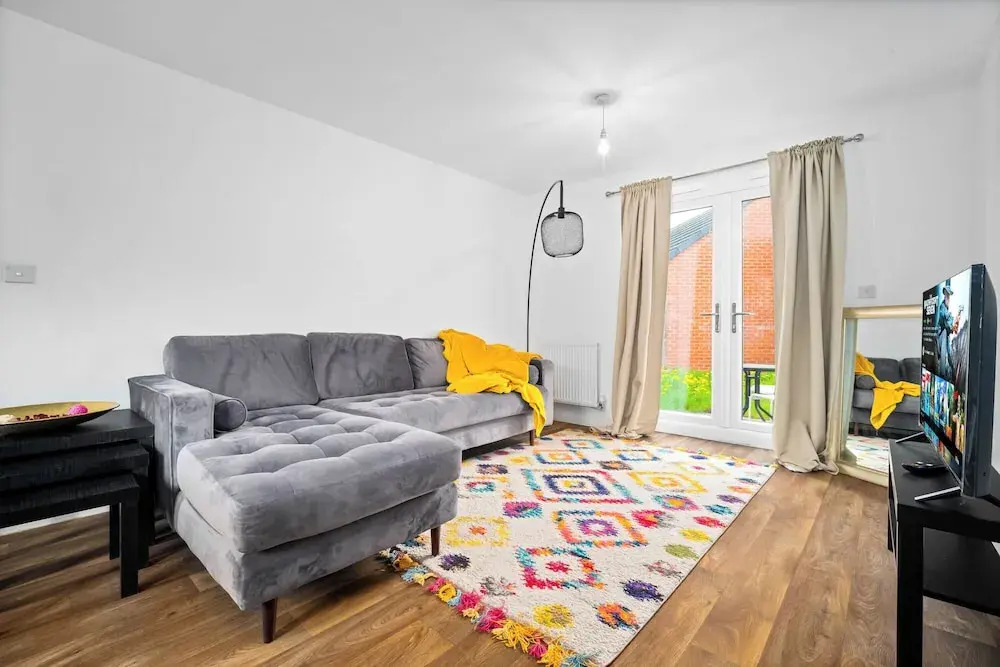 Spacious 4-bed House in Leicester/free Parking