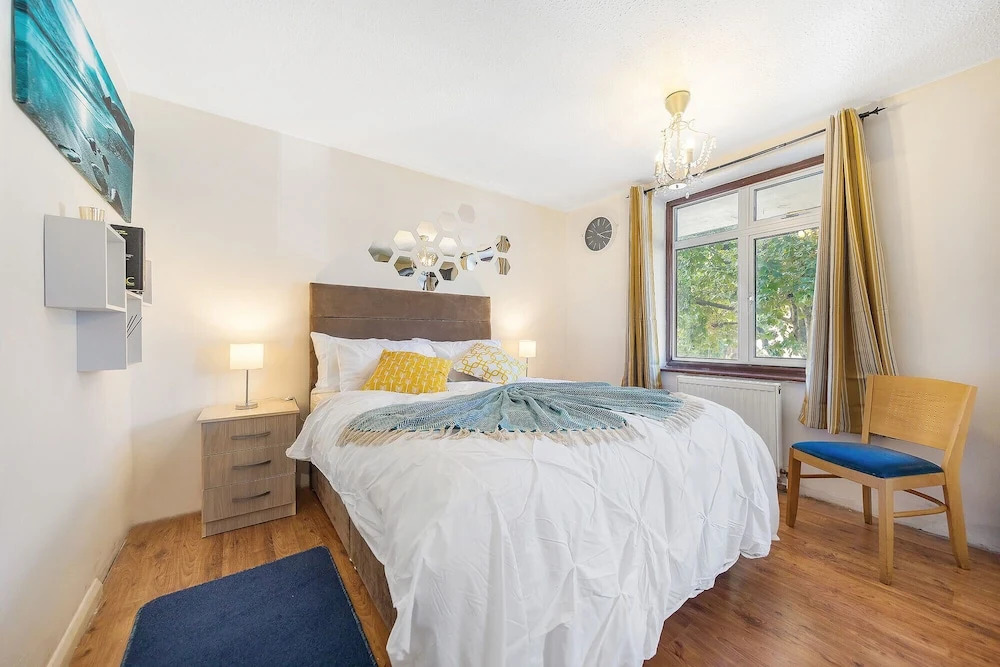 Canton Street - Deluxe Guest Room 2