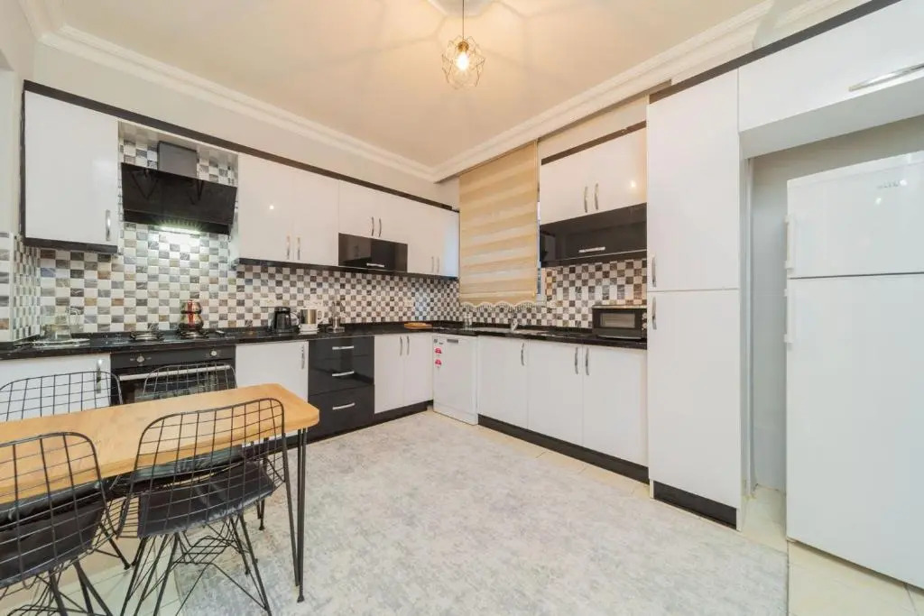 Vibrant Flat With Lovely Balcony in Muratpasa