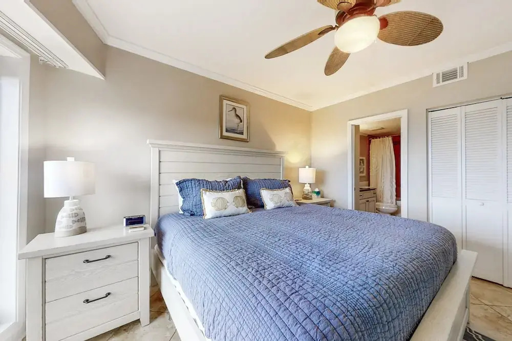 Bright & Airy Oceanfront Condo With Pool, Huge Balcony, Washer/dryer & AC
