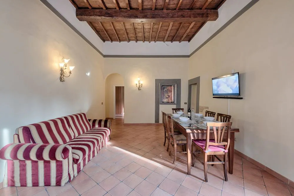 Rosa- Apartment with Terrace in Piazza Strozzi, Duomo